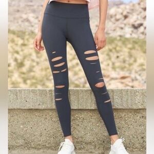 FINAL PRICE Alo Yoga High Waist Ripped Warrior Legging
Ladies XS